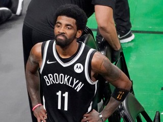 Kyrie Irving v drese Brooklyn Nets.