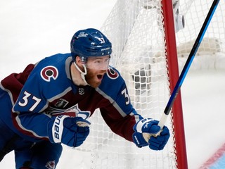Švédsky hokejista Andre Burakovsky v drese Colorada Avalanche.