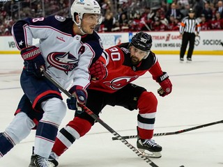 Tomáš Tatar (vpravo) v drese New Jersey Devils.