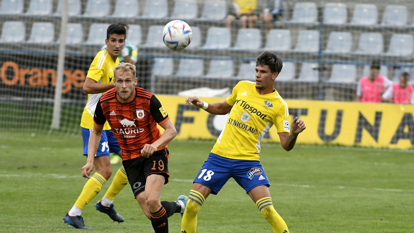 Alejandro Mendez (vpravo) v drese Zemplínu Michalovce.