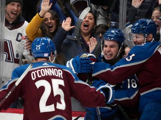 Radosť hokejistov Colorado Avalanche.