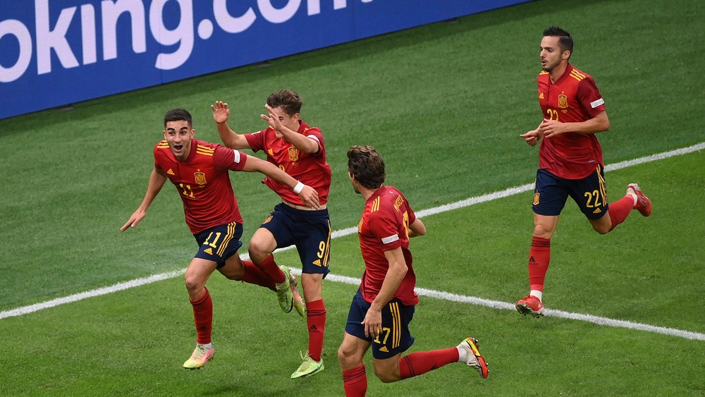 Španieli ukončili rekordnú sériu Talianov a postúpili do finále Ligy národov