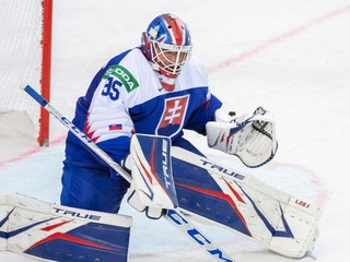 Brankár Adam Húska na MS v hokeji 2021.