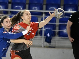 Hádzanárky IUVENTA Michalovce v zápase proti Házená Kynžvart.
