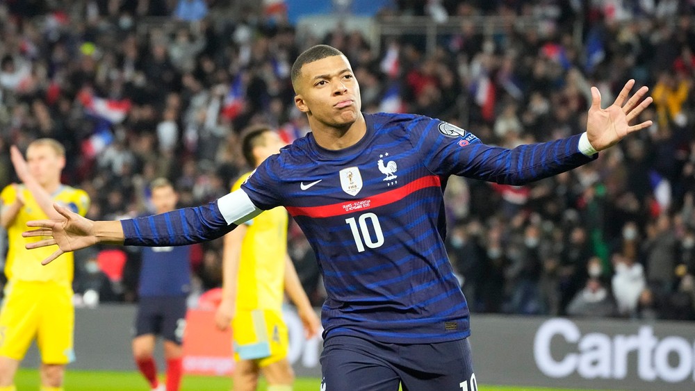 Francúzi a Belgičania postúpili do Kataru, Mbappé sa blysol štyrmi gólmi