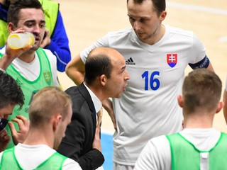 Tréner slovenskej futsalovej reprezentácie Marián Berky a kapitán mužstva Tomáš Drahovský.