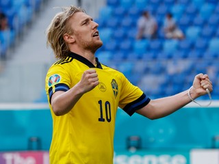Emil Forsberg sa teší po strelenom góle v zápase Slovensko - Švédsko na ME vo futbale (EURO 2020 / 2021).