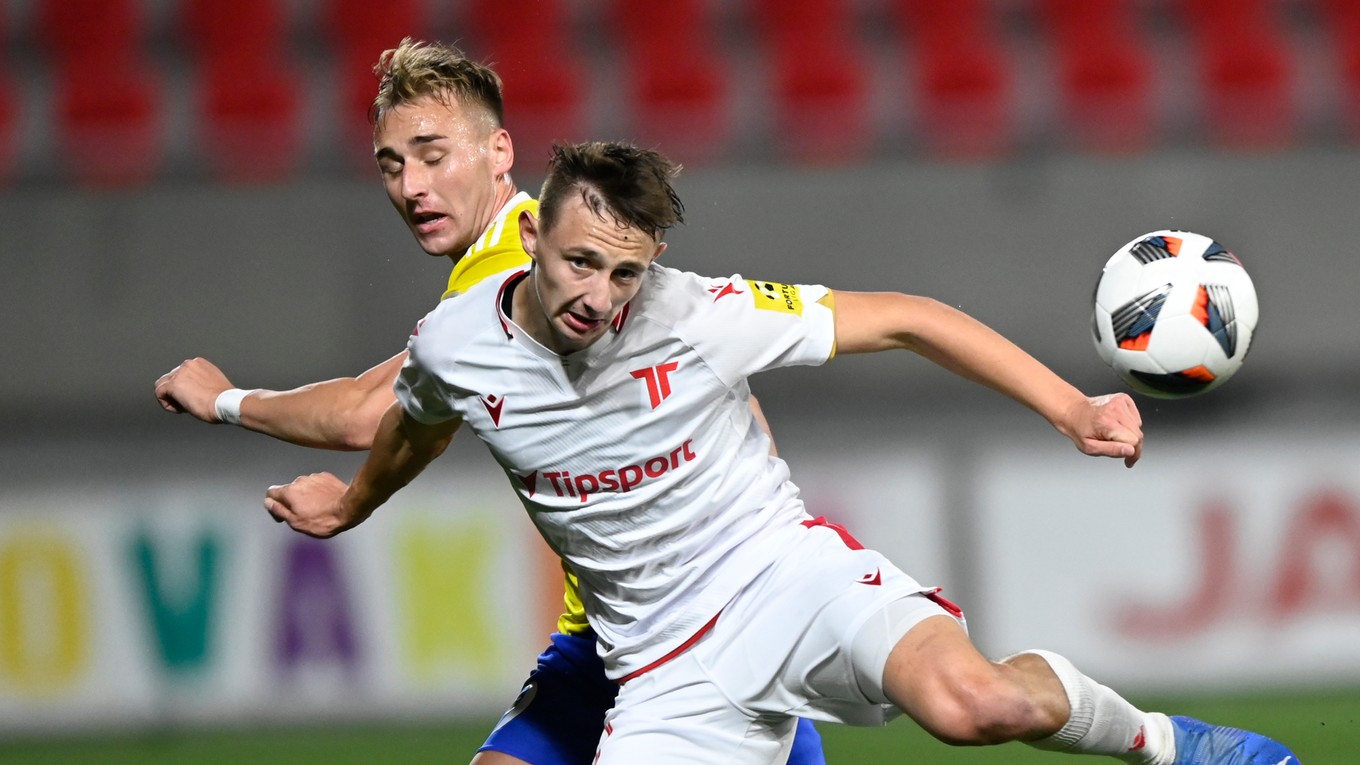 Dominik Hollý v drese svojho materského klubu AS Trenčín.