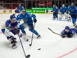 Momentka zo zápasu Kazachstan - Slovensko na MS v hokeji 2022.