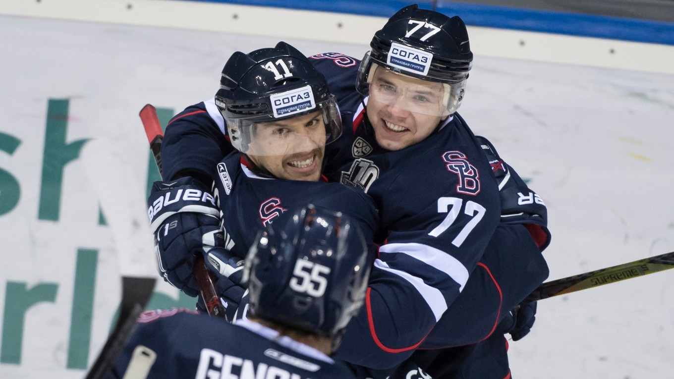 Zach Boychuk (vľavo).