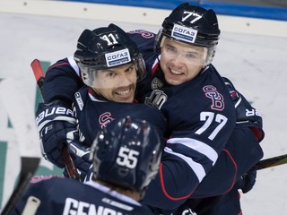 Zach Boychuk (vľavo).