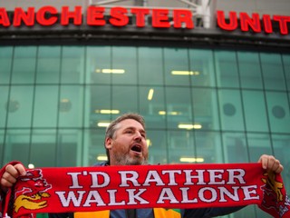 Protest fanúšikov pred zápasom Manchester United - FC Liverpool.