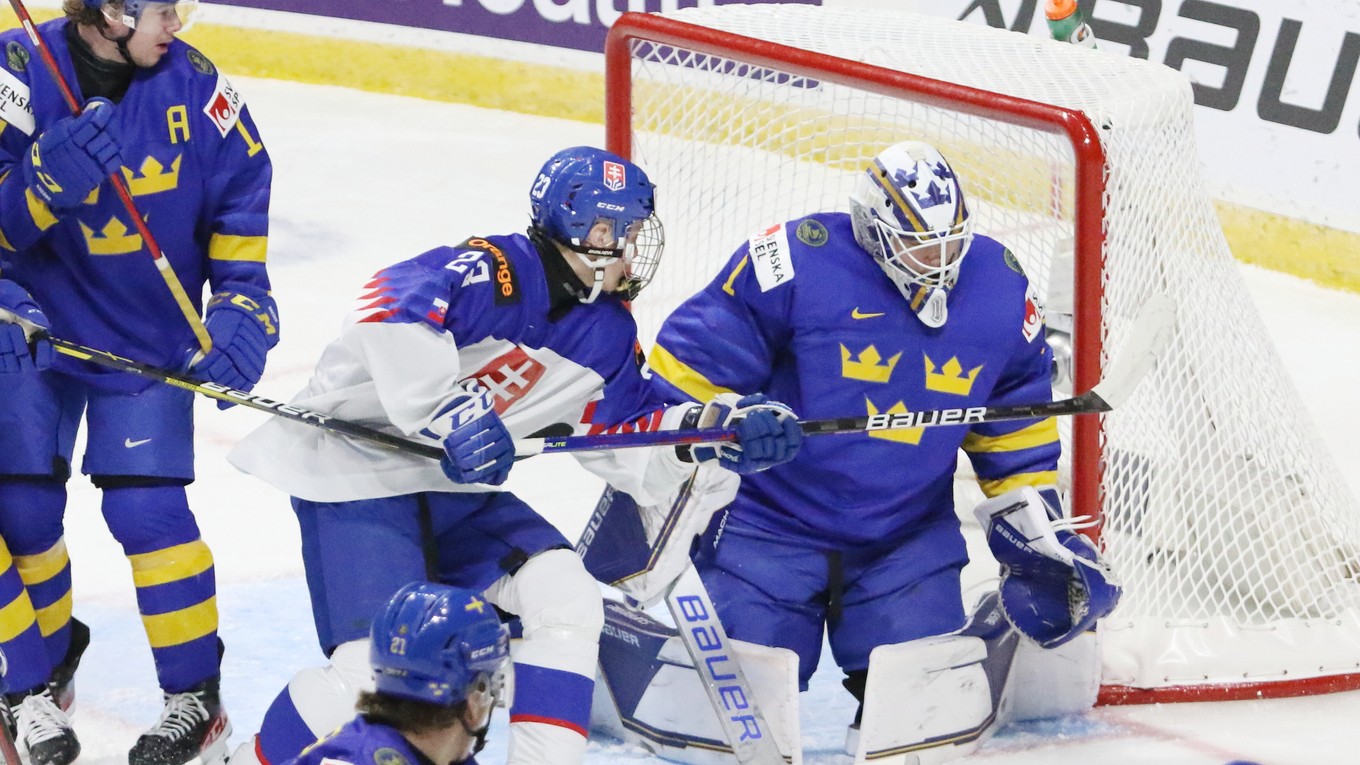 Momentka zo zápasu Slovensko - Švédsko na MS 20 v hokeji 2022.