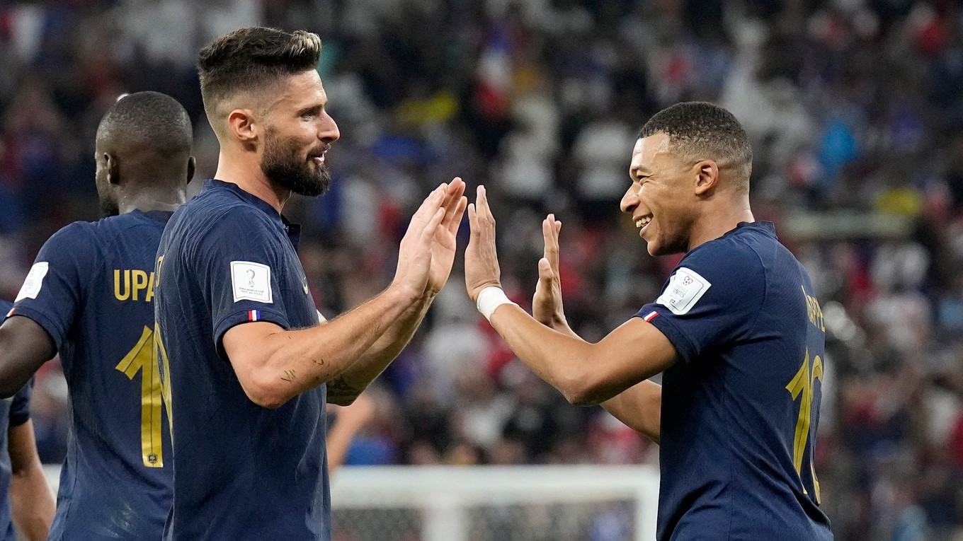 Olivier Giroud a Kylian Mbappé v drese Francúzska.
