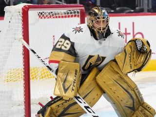 Brankár Marc-André Fleury v drese Vegas Golden Knights.