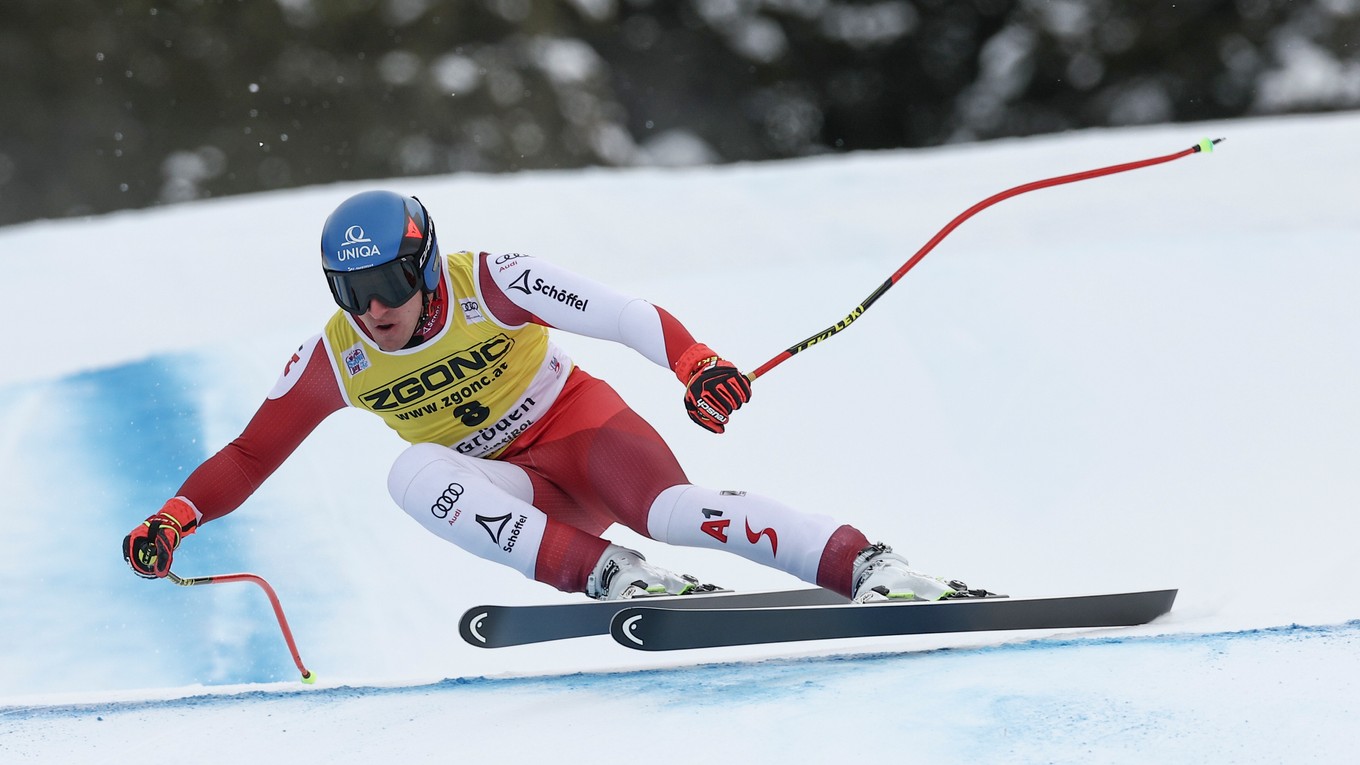 Rakúsky lyžiar Matthias Mayer na trati počas zjazdu mužov Svetového pohára v talianskej Val Gardene.