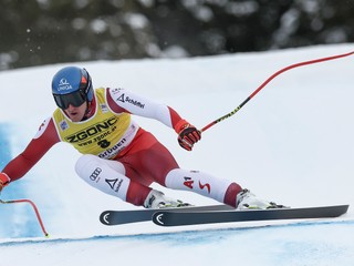 Rakúsky lyžiar Matthias Mayer na trati počas zjazdu mužov Svetového pohára v talianskej Val Gardene.