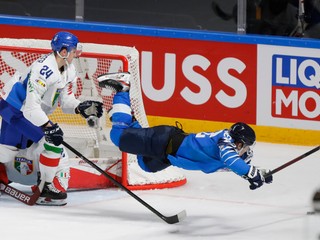 Arttu Ruotsalainen v zápase Fínsko - Taliansko na MS v hokeji 2021.