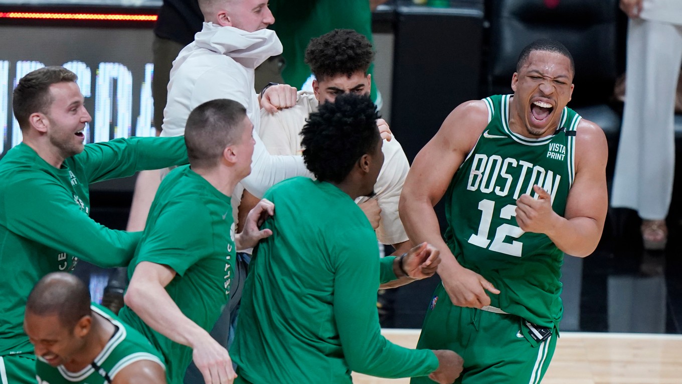 Radosť basketbalistov Bostonu Celtics.