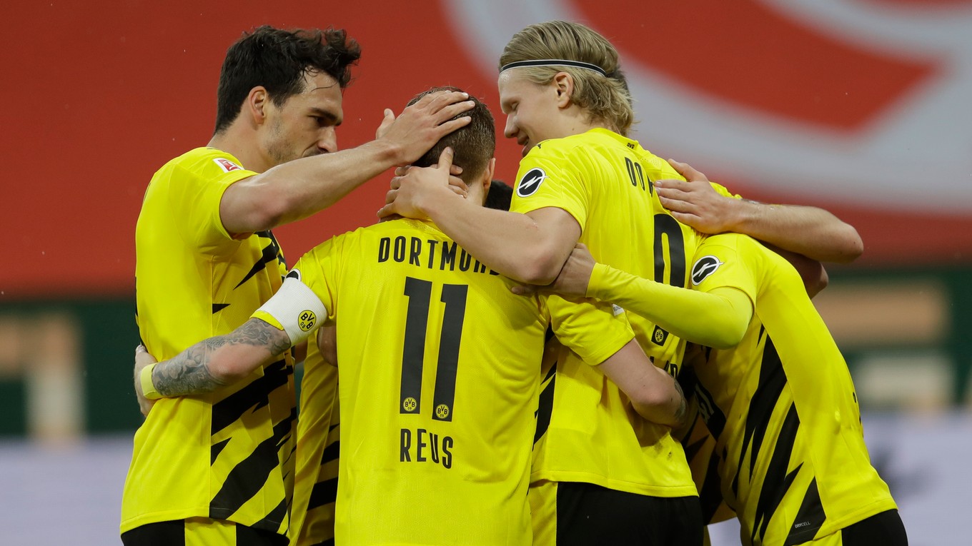 Radosť futbalistov Borussie Dortmund.