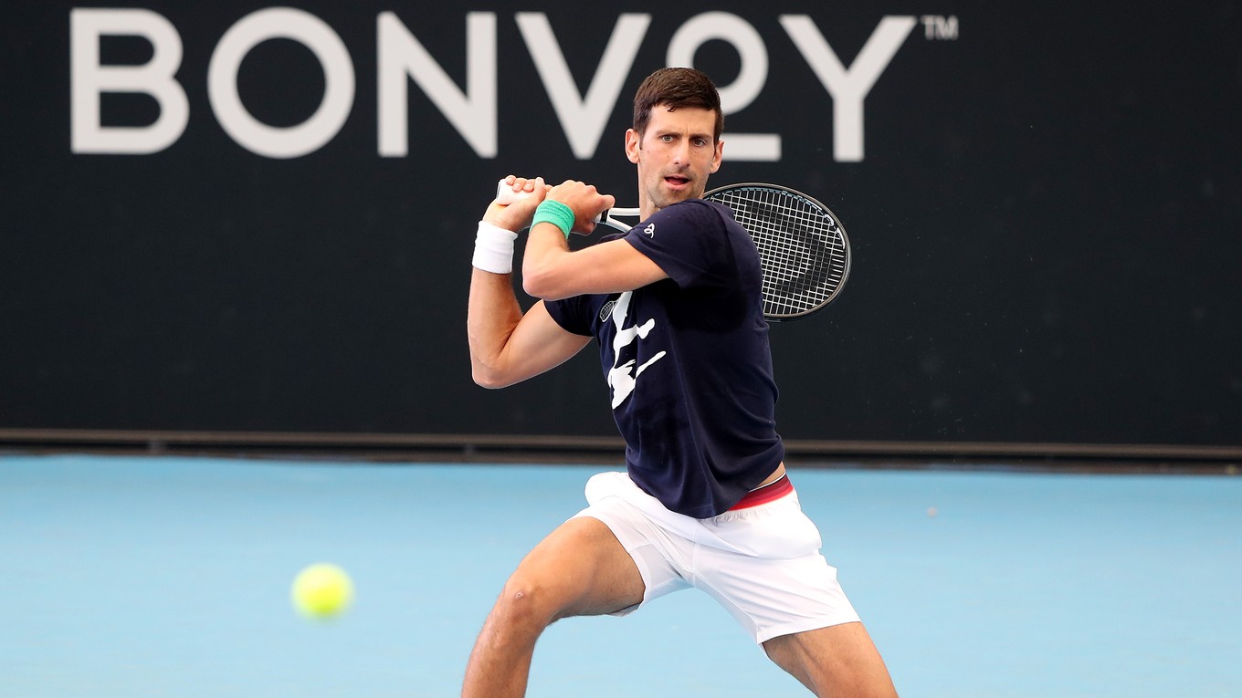 Novak Djokovič počas tréningu v Adelaide.