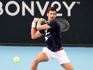 Novak Djokovič počas tréningu v Adelaide.