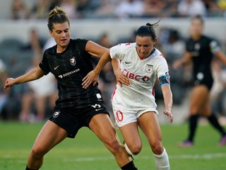 Zápas futbalistiek Chicago Red Stars (v bielom), ilustračná fotografia.