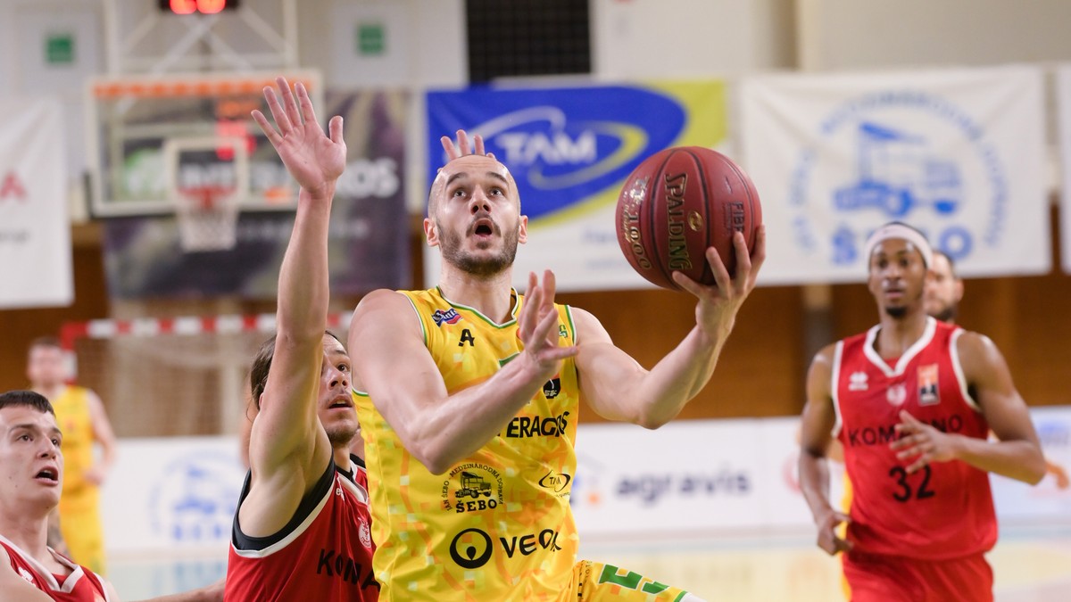 Šimon Krajčovič v drese klubu Patrioti Levice.