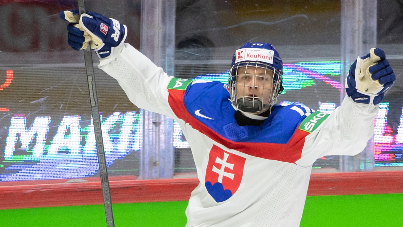 Adam Sýkora v drese Slovenska na MS v hokeji 2022.