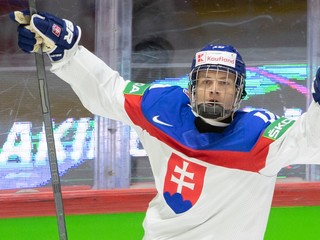 Adam Sýkora v drese Slovenska na MS v hokeji 2022.