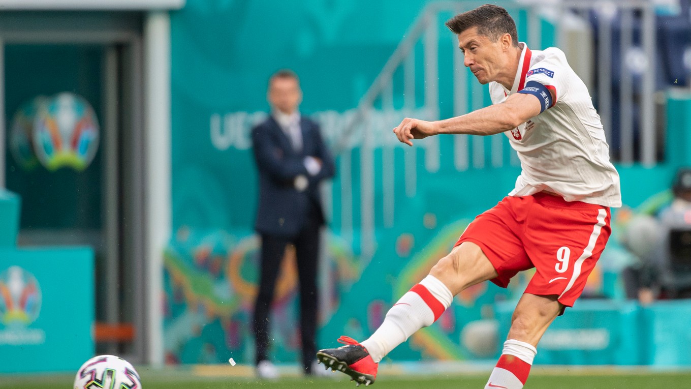 Robert Lewandowski na EURO 2020 v zápase Slovensko - Poľsko.