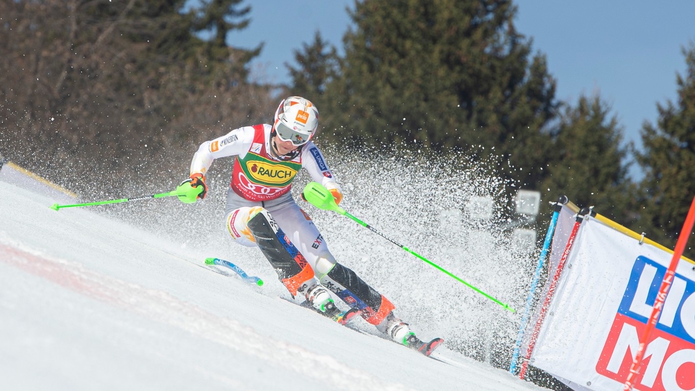 Petra Vlhová počas slalomu v stredisku Courchevel/Méribel 2022.