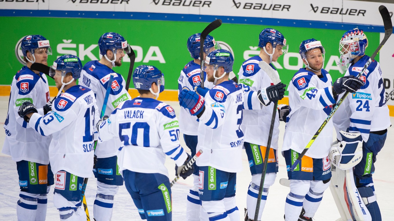 Slovenskí hokejisti sa tešia z výhry nad Nemeckom v príprave na MS v hokeji 2022.