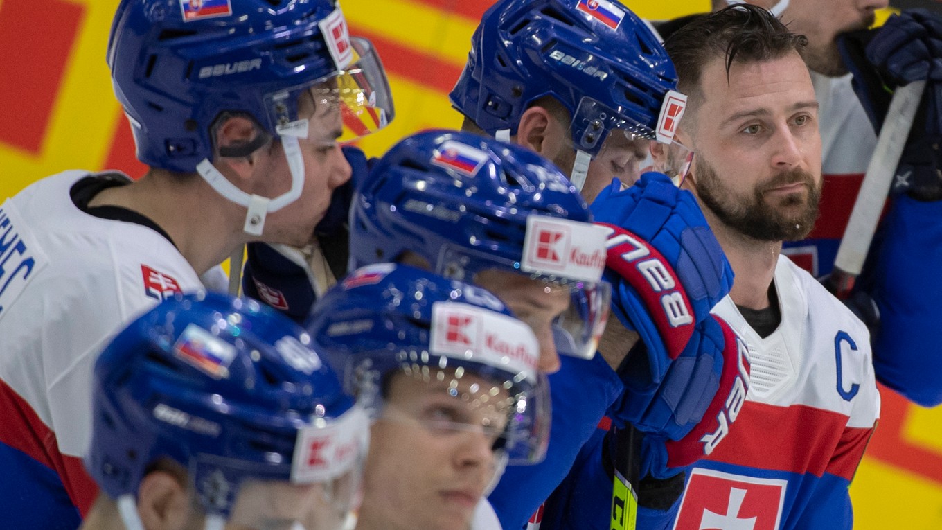 Slovenskí hokejisti reagujú po prehre v zápase Slovensko - Nemecko na MS v hokeji 2022.