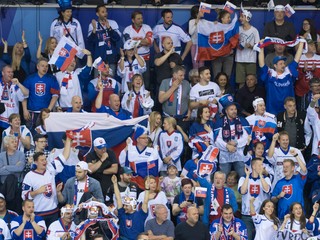 Fanúšikovia Slovenska počas MS v hokeji.