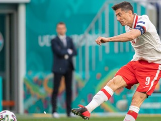 Robert Lewandowski na EURO 2020 v zápase Slovensko - Poľsko.