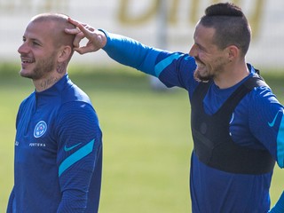 Vladimír Weiss ml. (vľavo) a Marek Hamšík počas tréningu slovenskej reprezentácie pred EURO 2020.