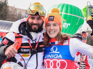Slovenská lyžiarka Petra Vlhová s bratom Borisom. 