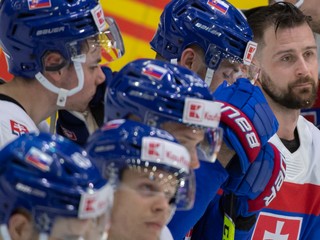 Slovenskí hokejisti reagujú po prehre v zápase Slovensko - Nemecko na MS v hokeji 2022.