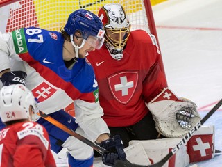 Pavol Regenda v zápase proti Švajčiarsku na MS v hokeji 2022.