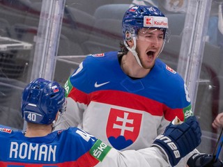 Pavol Regenda sa teší z gólu do siete Fínska na MS v hokeji 2022. 