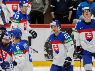 Slovenskí hokejisti po zápase Slovensko - Kazachstan na MS v hokeji 2022.