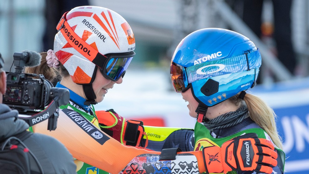 Slovenská lyžiarka Petra Vlhová a jej rivalka Mikaela Shiffrinová.