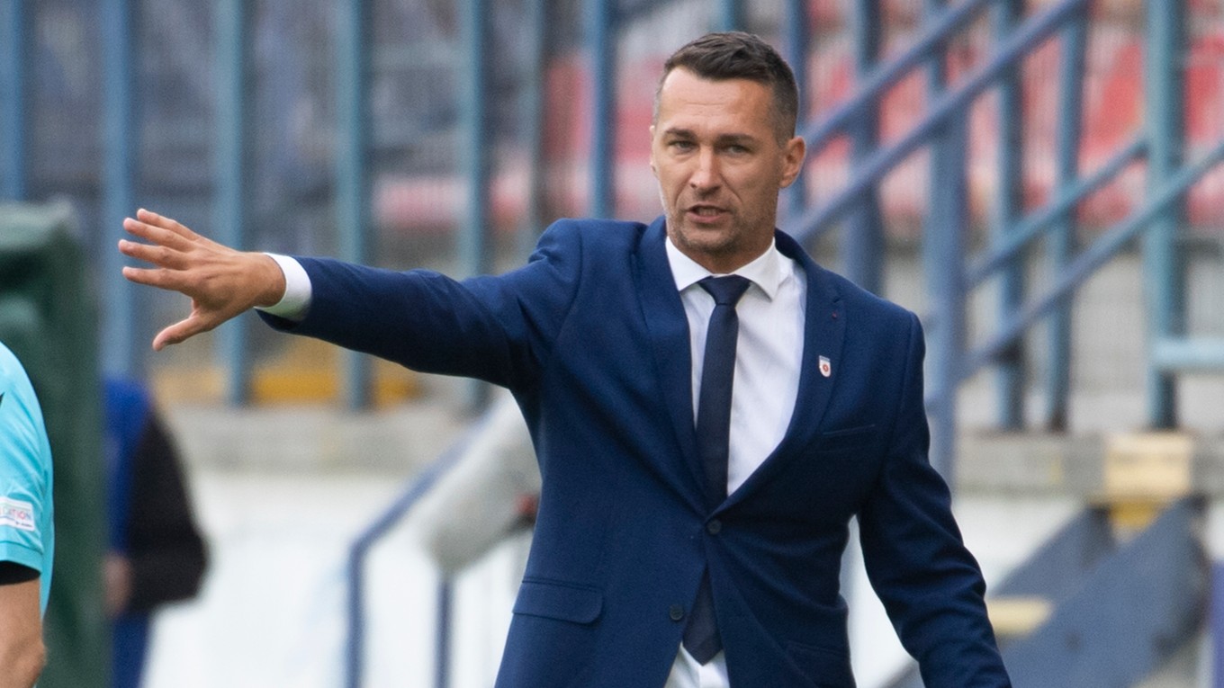 Tréner MFK Ružomberok Peter Struhár. 