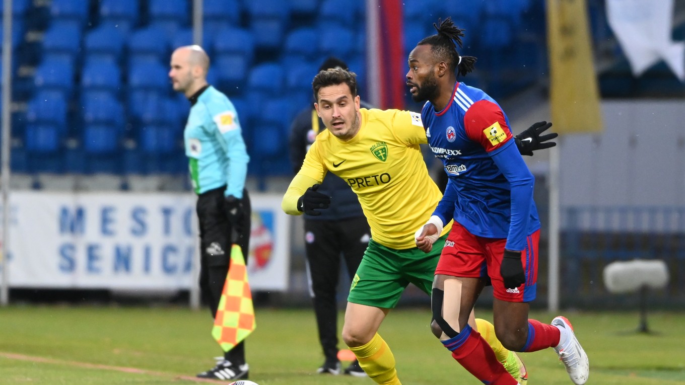 Elvis Sukisa Mashike v drese FK Senica.