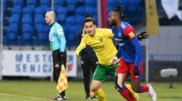 Elvis Sukisa Mashike v drese FK Senica.