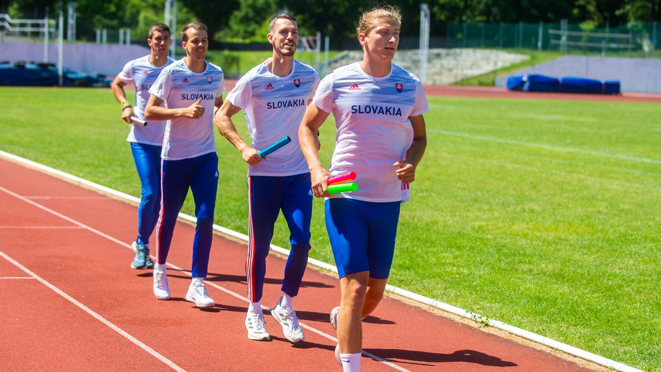 Slovenskí atléti a štvorstovkári sprava Oliver Murcko, Martin Kučera, Šimon Bujna a Miroslav Marček.