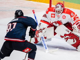 Momentka zo zápasu HC Slovan Bratislava - Oceláři Třinec.