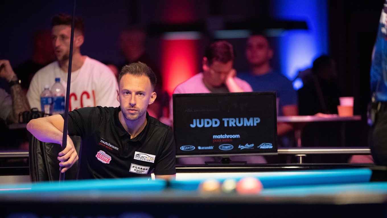 Judd Trump hrá biliard na US Open 2021.
