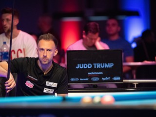 Judd Trump hrá biliard na US Open 2021.